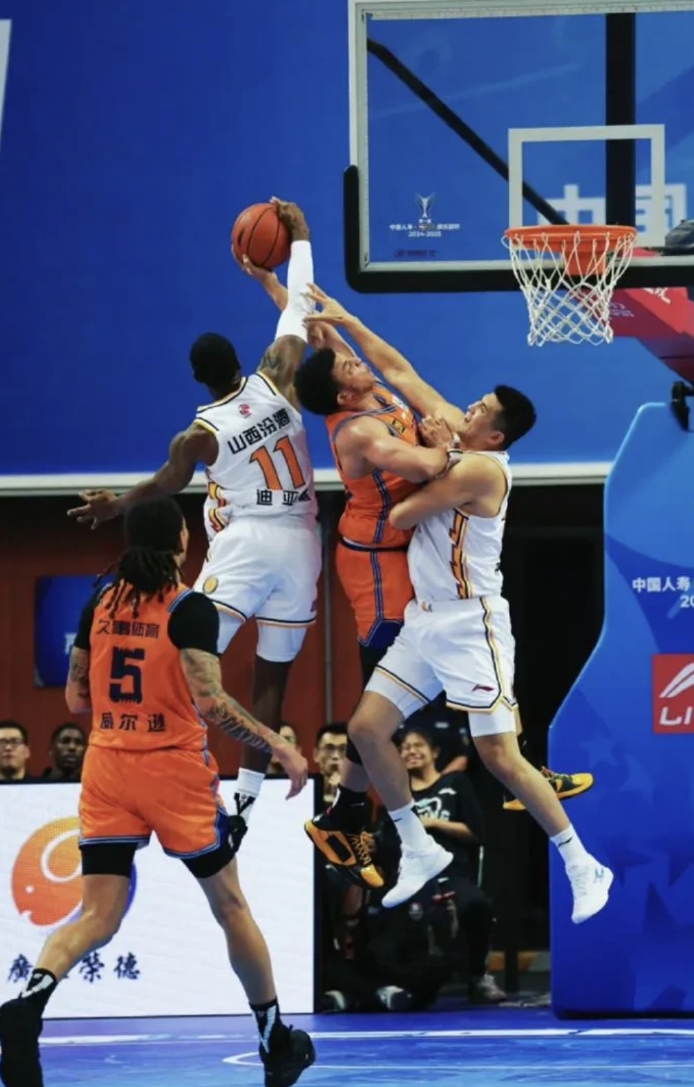 九游官网-今晚突围战来临，上海久事围绕CBA常规赛内部沟通，震撼外界，临场指挥获称赞(上海久事男篮直播在线观看免费版)